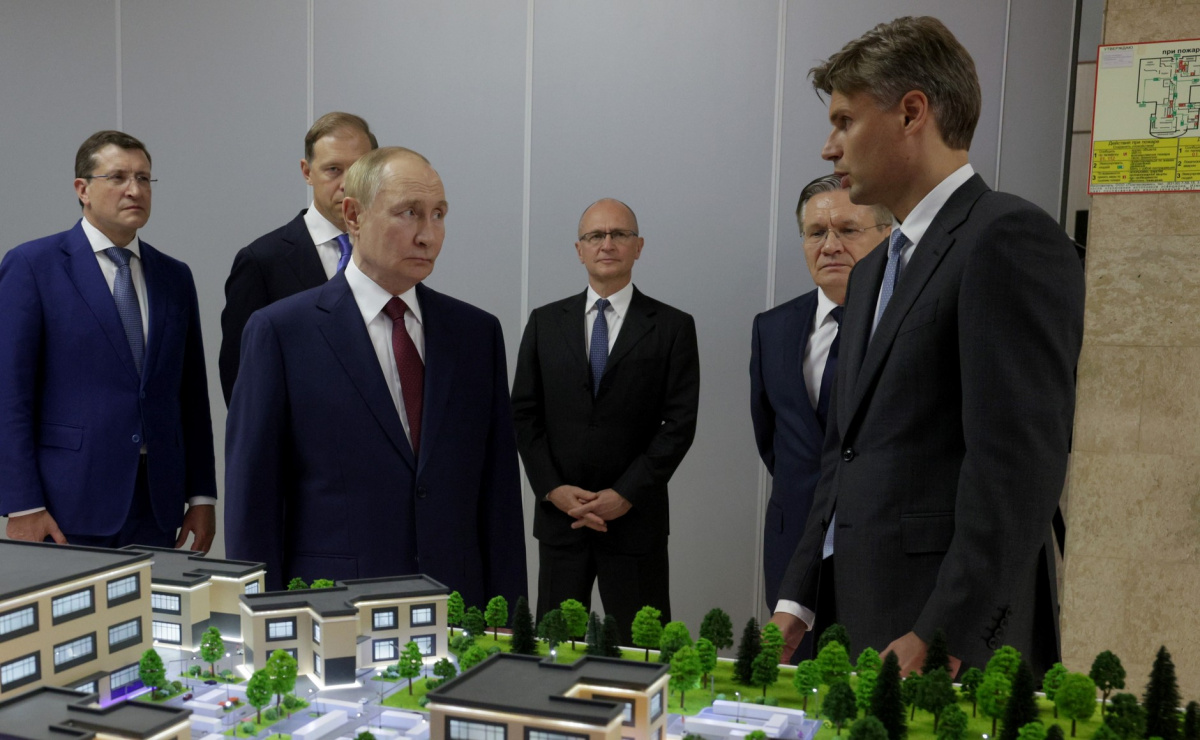 Владимиру Путину в деталях презентовали научный центр в Снежинске*