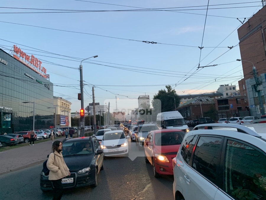 Челябинцы застряли в жутких пробках в центре города