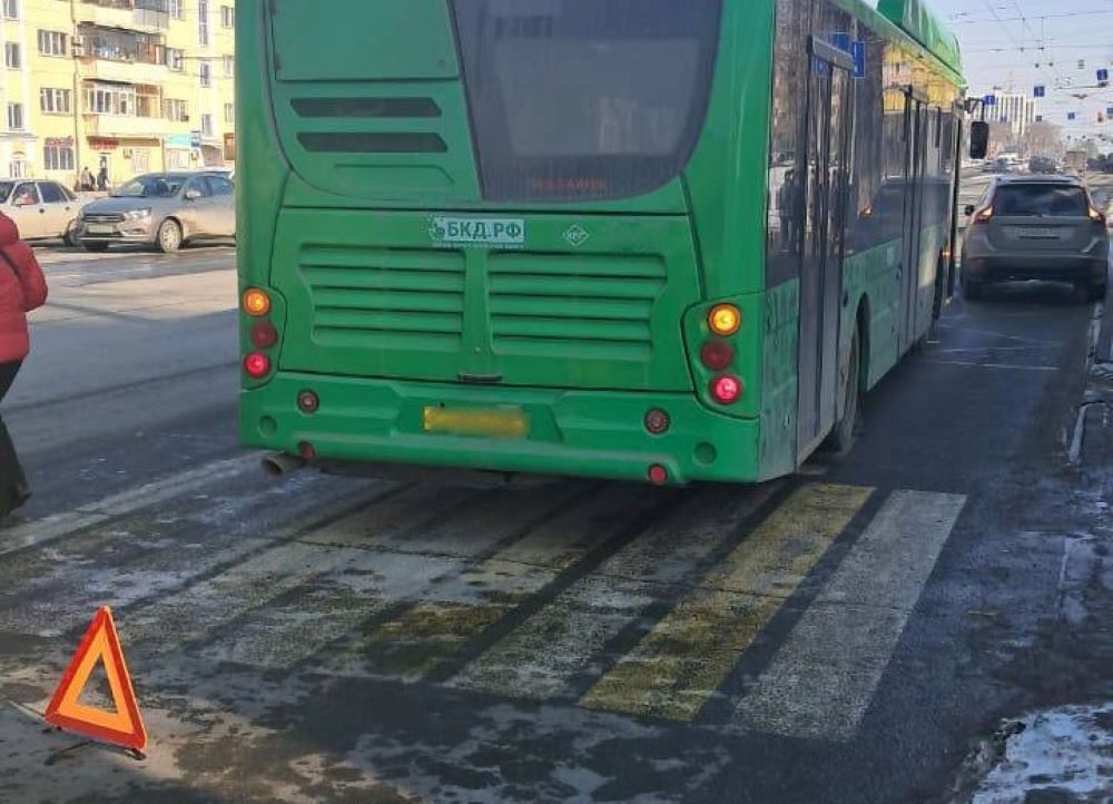 В Челябинске 84-летняя женщина попала под автобус*