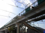 В челябинском поселке Потанино продолжается ремонт пешеходного моста