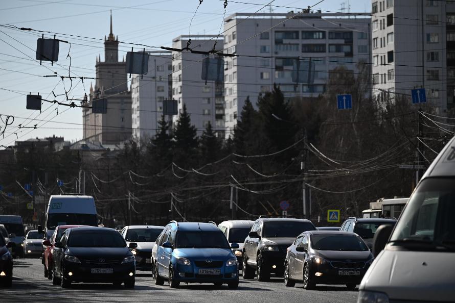 Отключенный светофор и пробки в 4 балла: какова ситуация на дорогах Челябинска*1