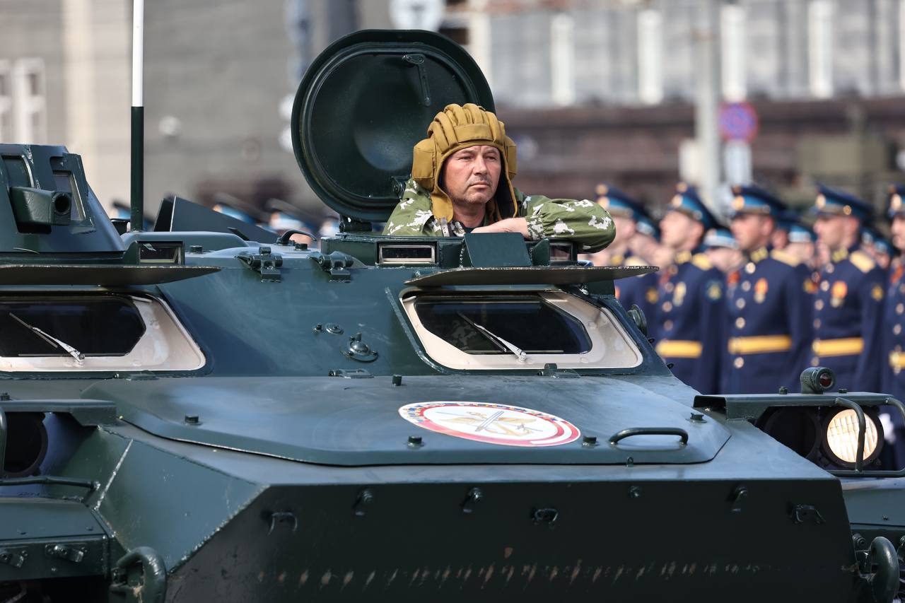 Парад Победы в лицах: эмоциональный фоторепортаж из сердца Челябинска