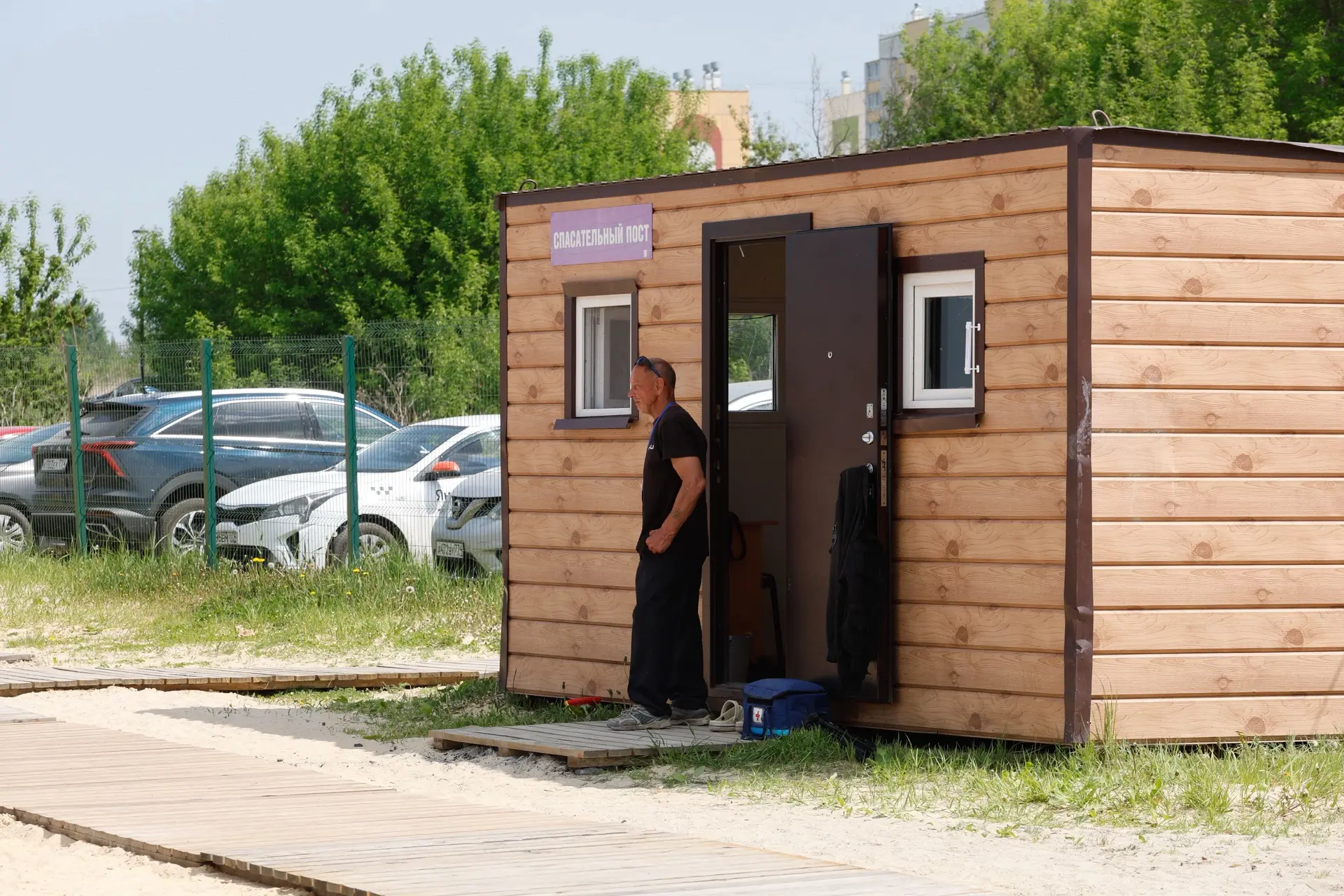 «Тут самый свежий песок»: челябинцы устремились на городские пляжи