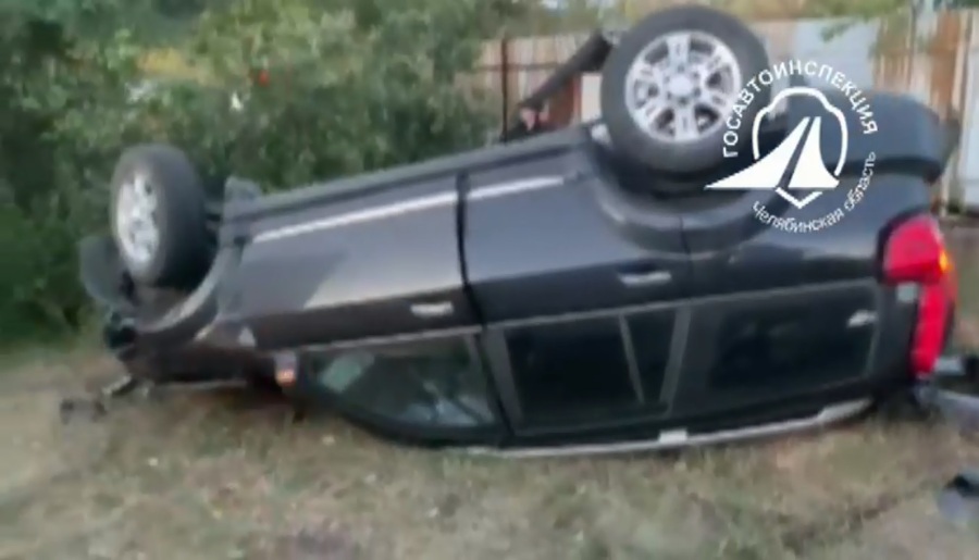 Под Челябинском 61-летний мужчина погиб в ДТП с переворотом
