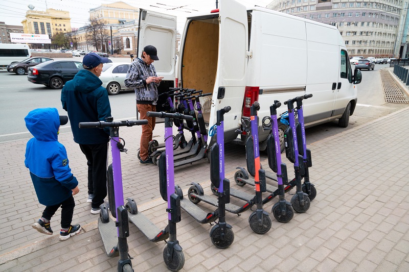 В Челябинске самокатчик получил срок за сбитого на тротуаре мальчика*1