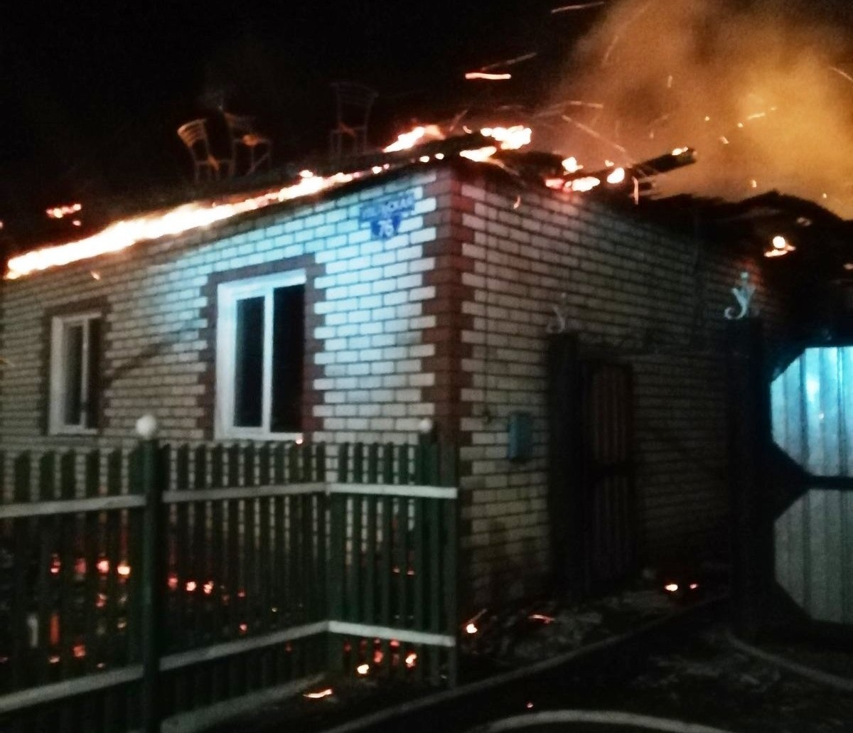 В Пласте трое взрослых и ребенок погибли в ночном пожаре