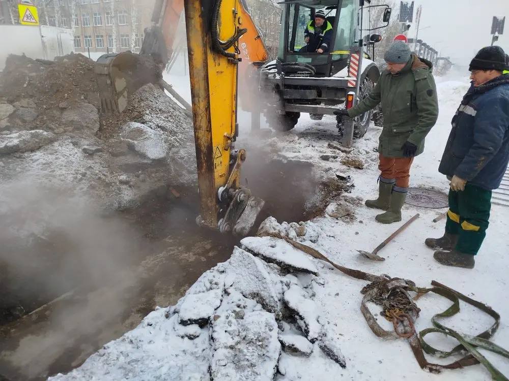 В Карабаше завершили ремонт теплотрассы и начали заполнение системы*1