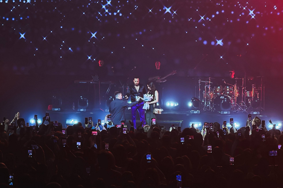 Пара из Челябинска обручилась на концерте Артура Пирожкова*1