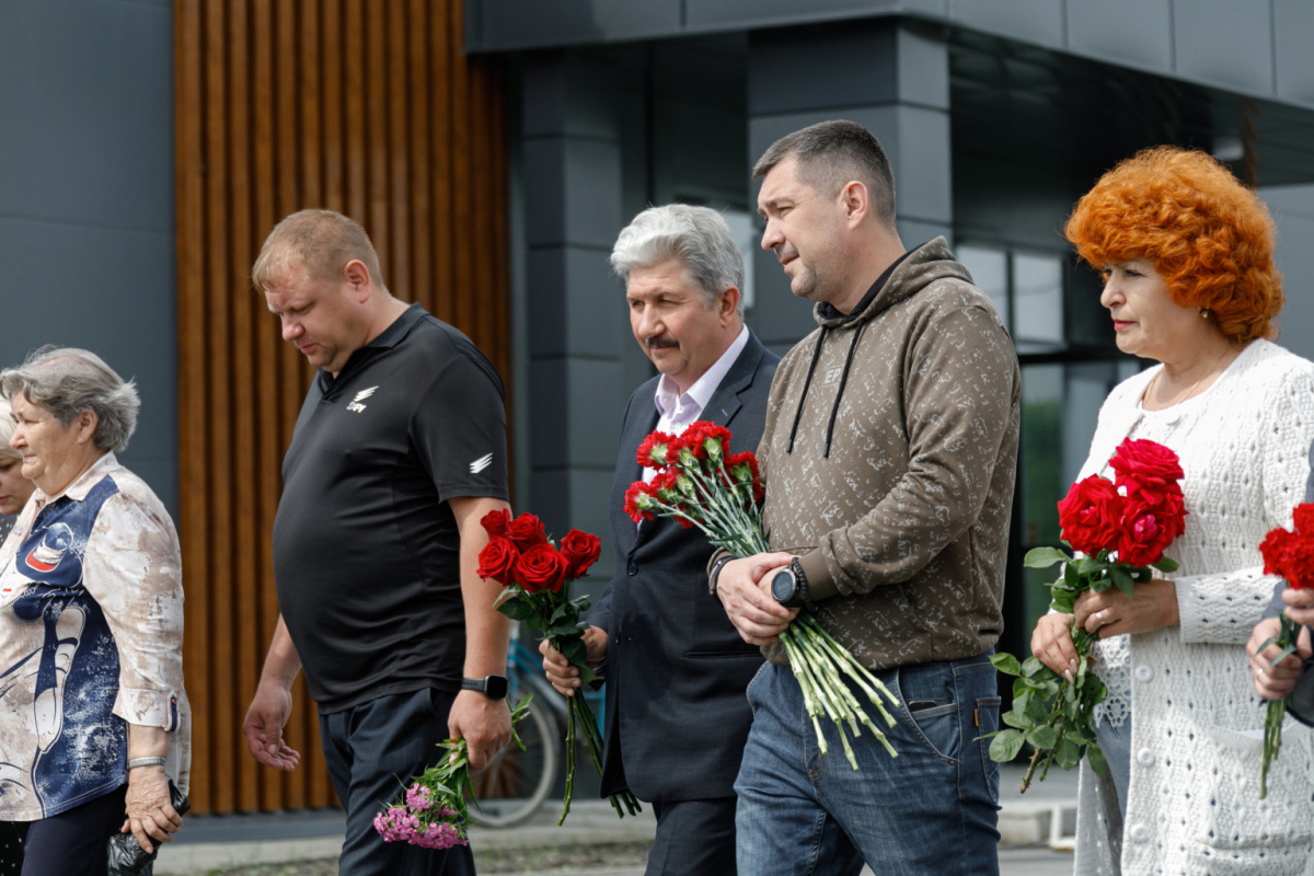 Жители Бектыша обсудили с депутатом помощь семьям бойцов СВО*