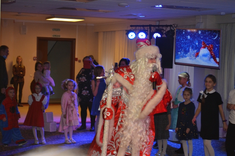 Для детей Курчатовского района провели новогоднюю елку