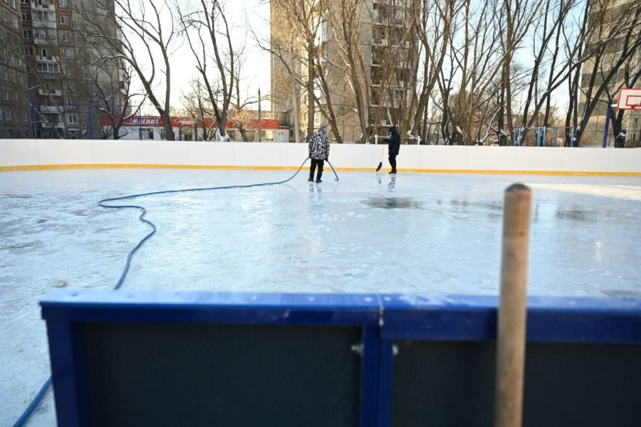 91 хоккейный корт зальют во дворах Челябинска*1