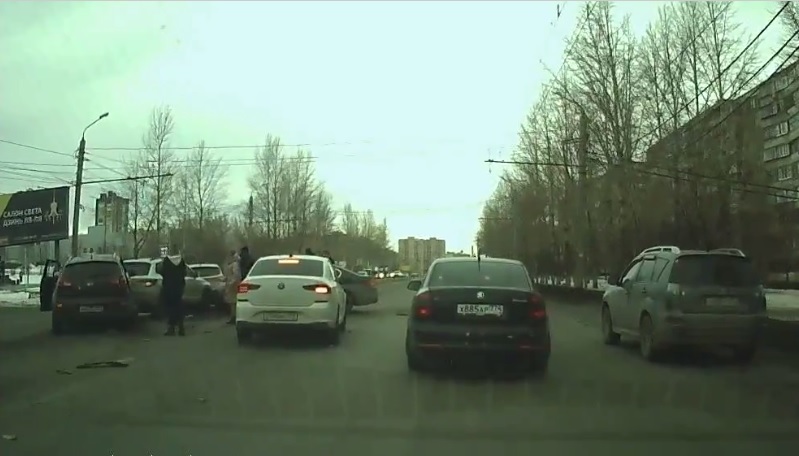 Момент массового ДТП из-за подростка на BMW в Челябинске попал на видео