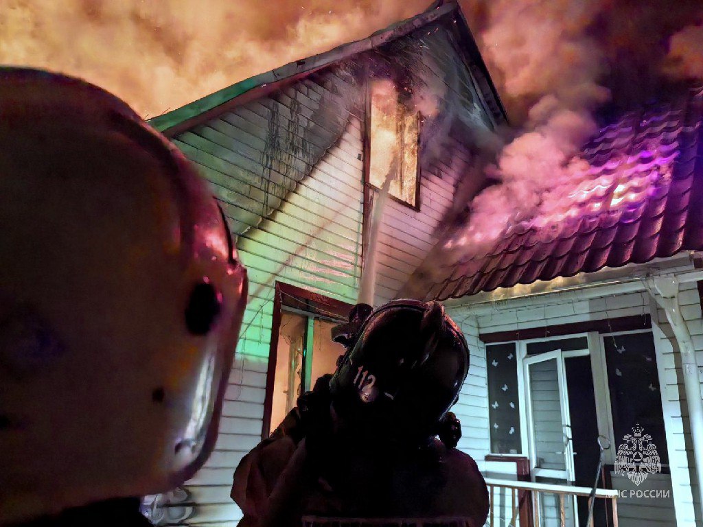 Сложный пожар на 100 «квадратов» произошел в СНТ Челябинска*