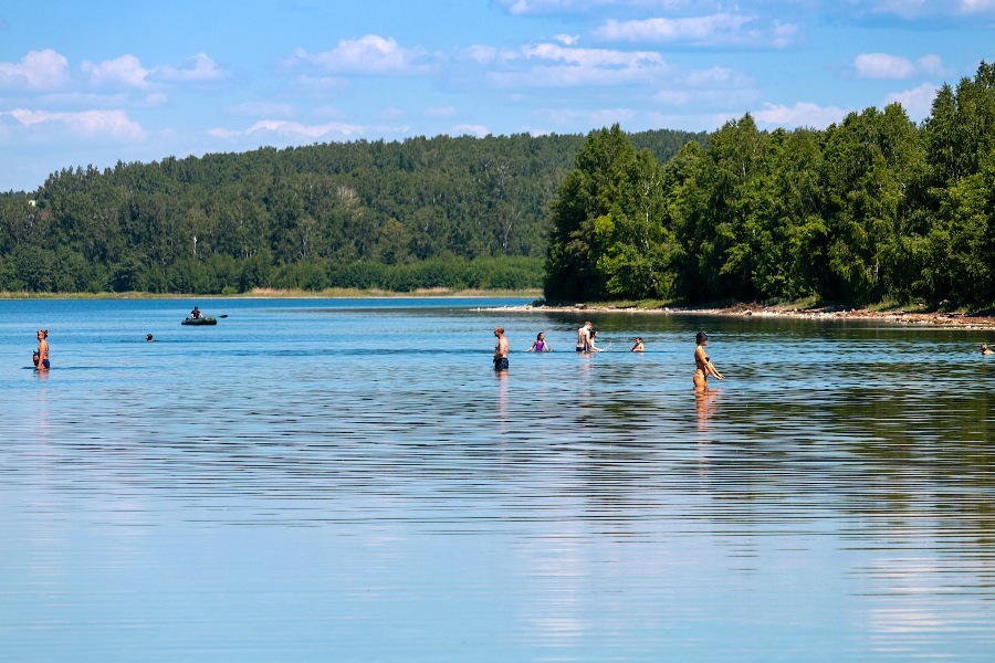 Две 13-летние девочки пропали на озере в Челябинской области