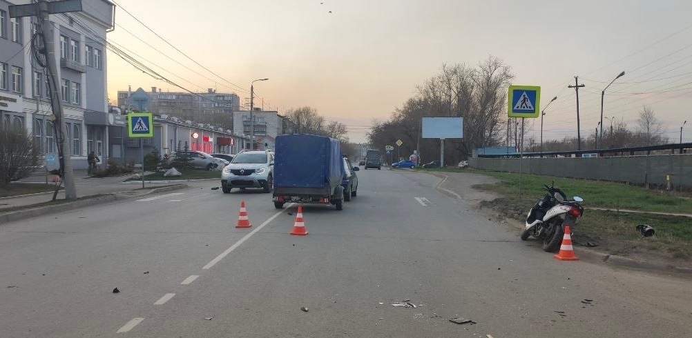 В Челябинске дети на мопеде устроили аварию с легковушкой*