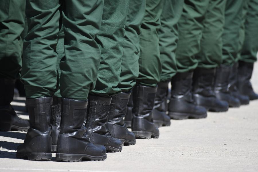 Почти 80% южноуральцев считают профессию военного престижной