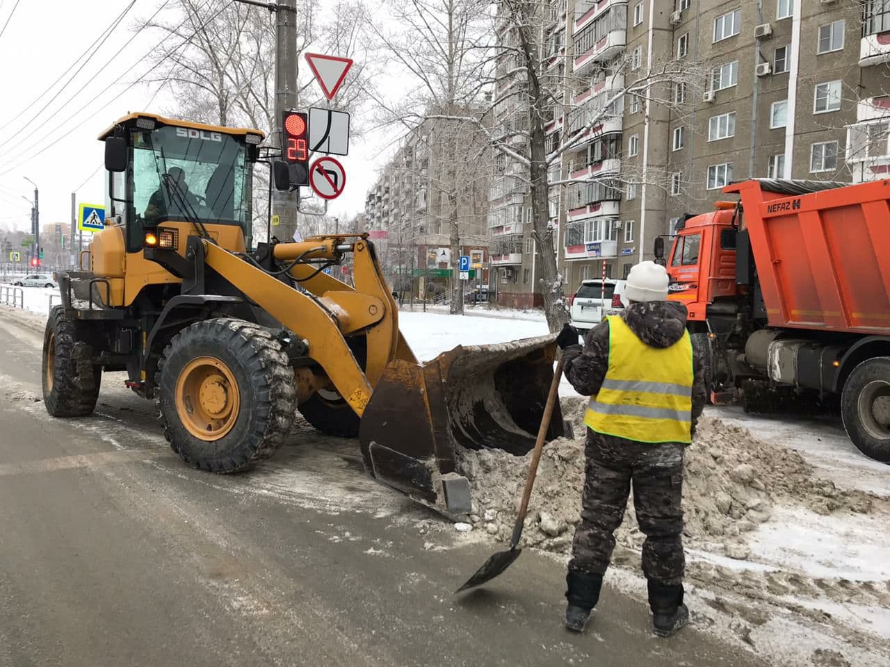 Из Челябинска за ночь вывезли больше 826 тонн снега