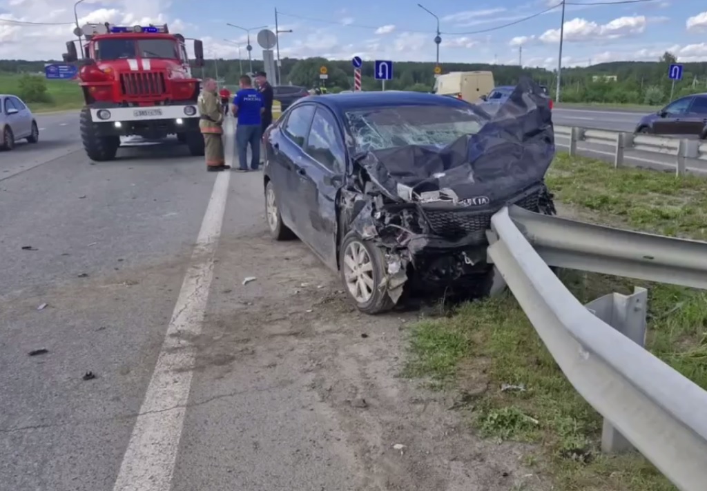 Ребенок и двое взрослых пострадали в жутком ДТП под Челябинском*