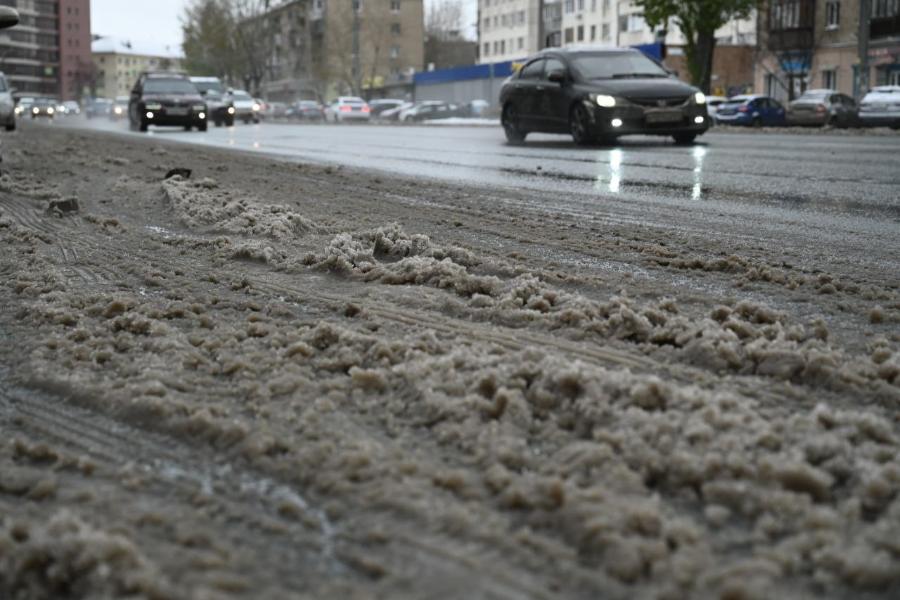 Дороги на Северо-западе Челябинска расчистили после подтопления*1