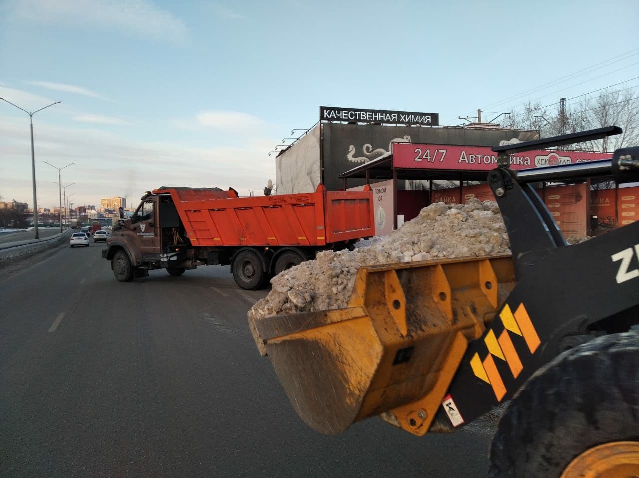На дороги Челябинска вывели более 200 единиц спецтехники