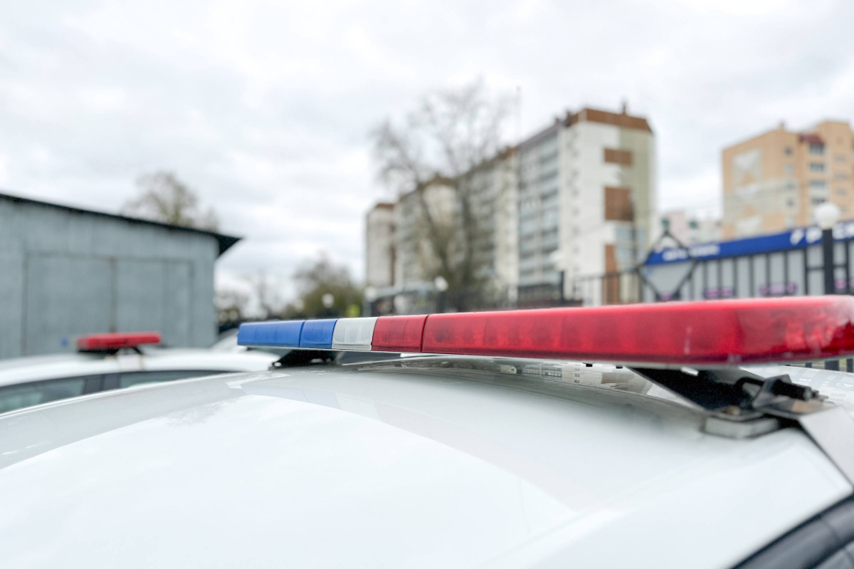 Иномарка перевернулась после столкновения на улице Братьев Кашириных в Челябинске*