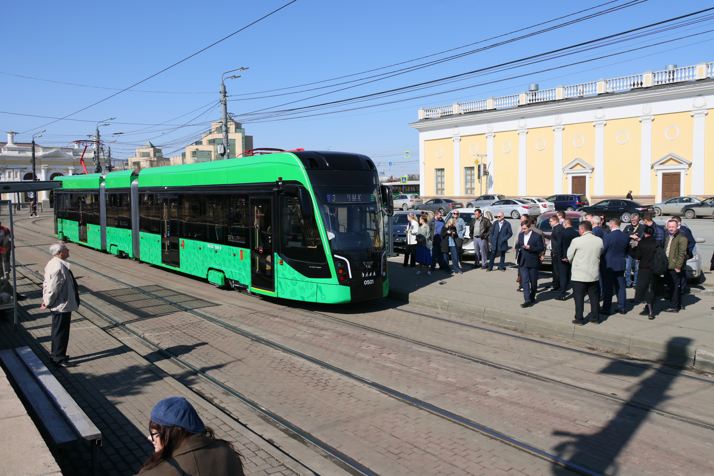 «Роскошь, просто роскошь»: мы прокатились на челябинском трёхсекционном трамвае