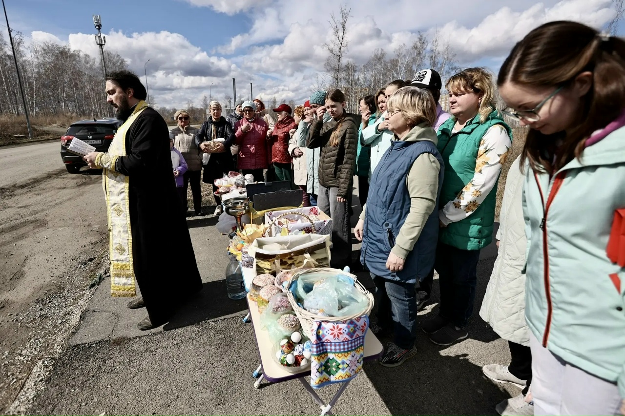 Парад куличей: какую снедь челябинцы принесли в храмы для освящения