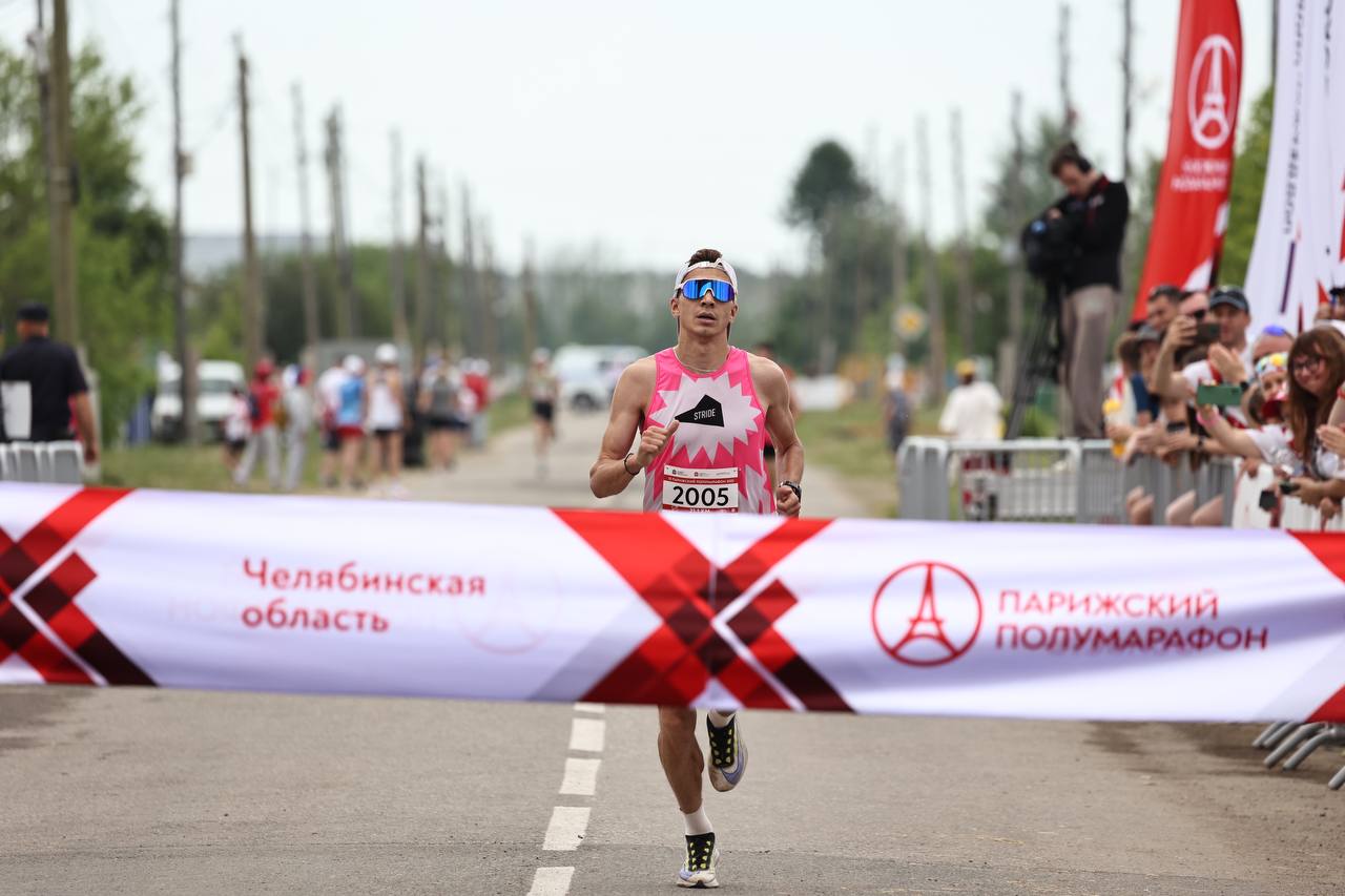 Тысячи бегунов вышли на старт полумарафона в челябинском селе Париж