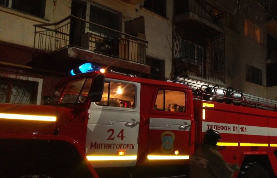 20 человек спасли из горящей пятиэтажки в Магнитогорске