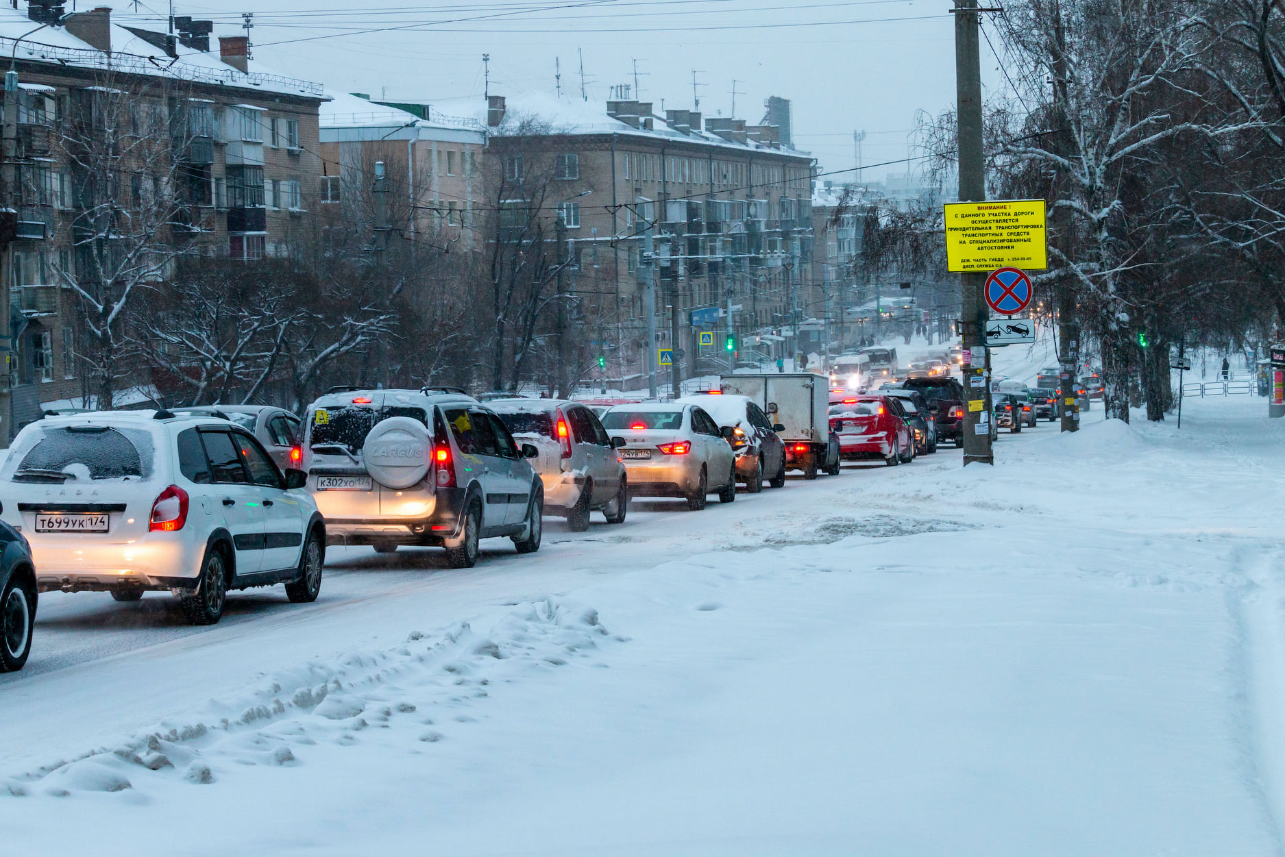 Челябинские дороги утром 10 февраля сковали пробки