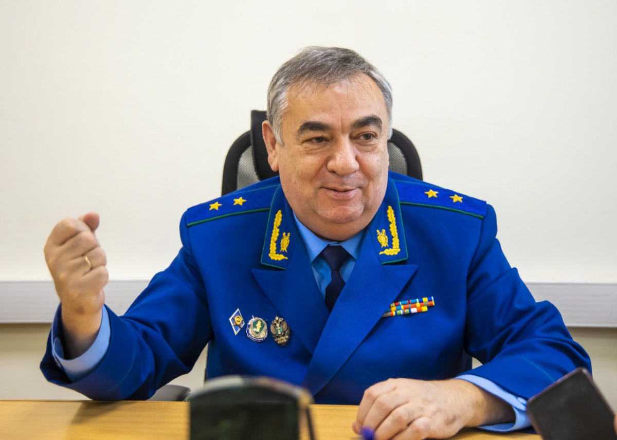 Экс-прокурор Челябинской области устроился на завод в Карелии*1