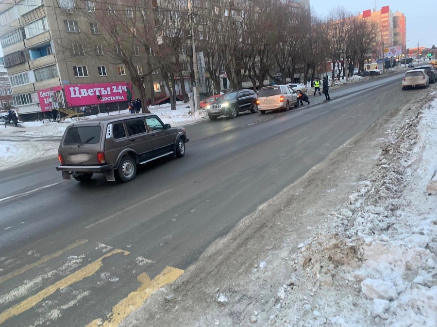 Шестилетний мальчик попал под колеса иномарки в Челябинске