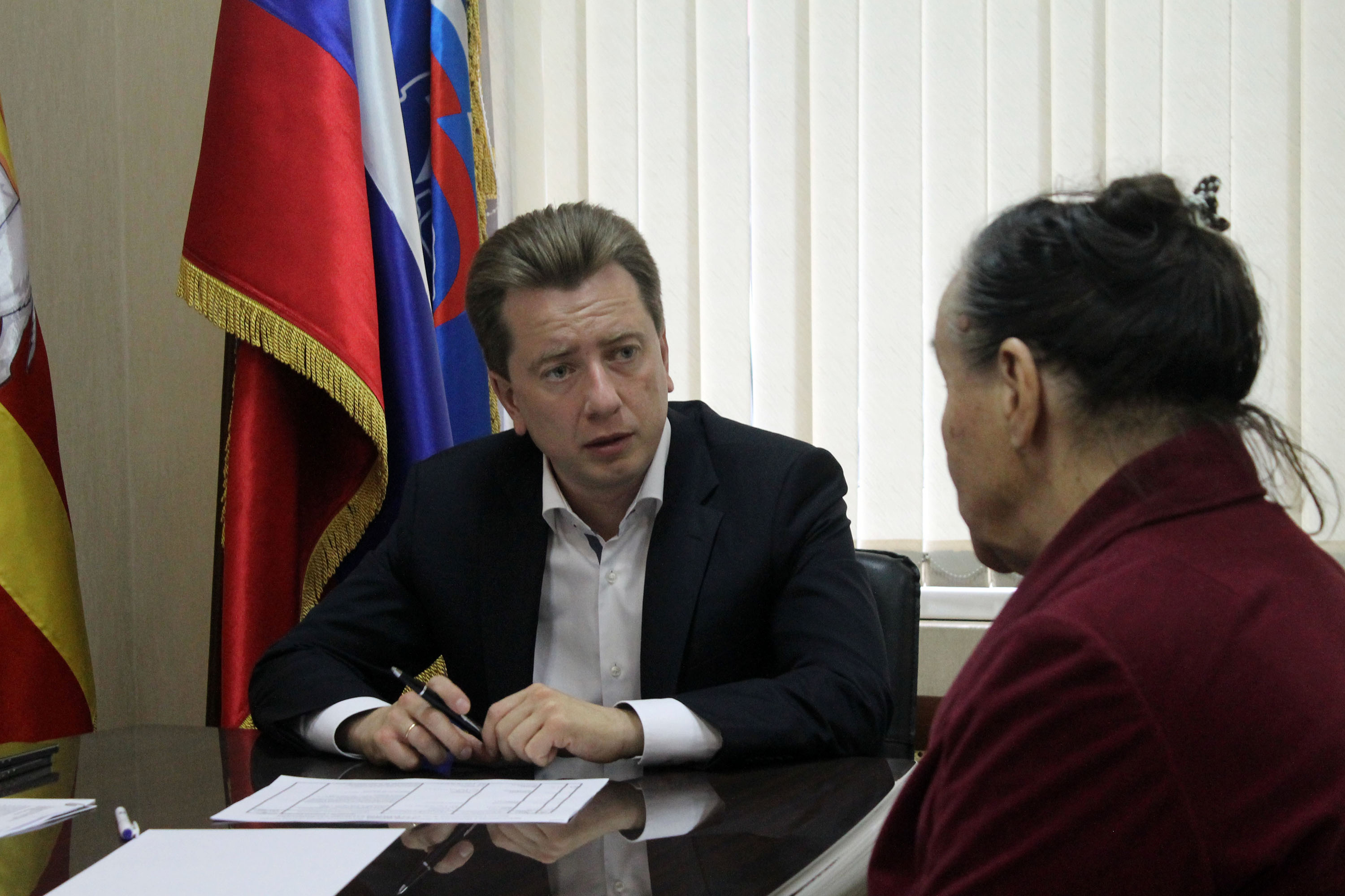 Владимир Бурматов провел прием в Металлургическом районе Челябинска