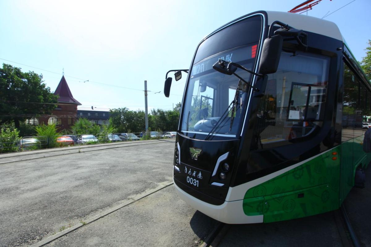 В Челябинске вывели на линию два новых низкопольных трамвая