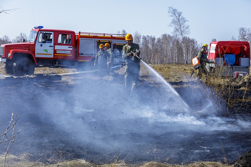 В ХМАО локализовали крупные очаги пожаров, чей дым дошел до Челябинской области