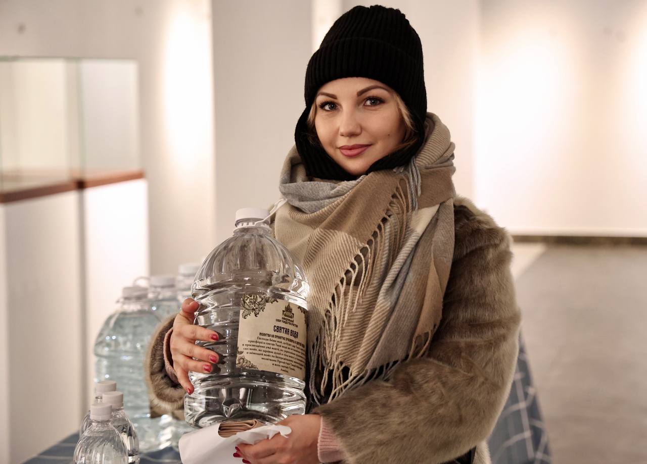 Челябинцы устремились в храмы за Крещенской водой: когда и где ее раздают