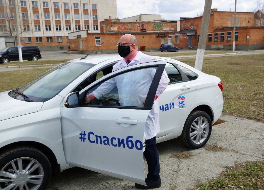 Челябинские депутаты всех уровней успевают в волонтерской деятельности*1