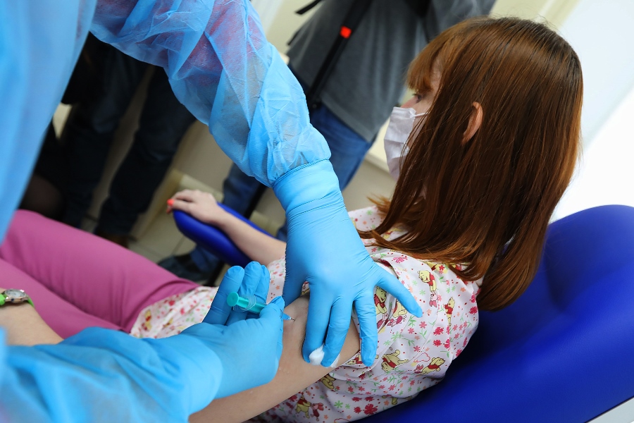 Более 400 жителей Челябинской области пришли на прививку ночью
