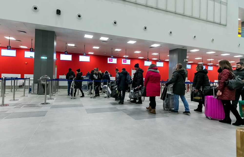 Избиение ребенка сумкой в аэропорту Челябинска проверит прокуратура