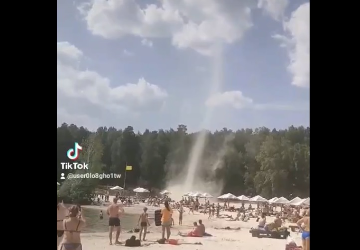 Смерч прошелся по пляжу в Челябинской области