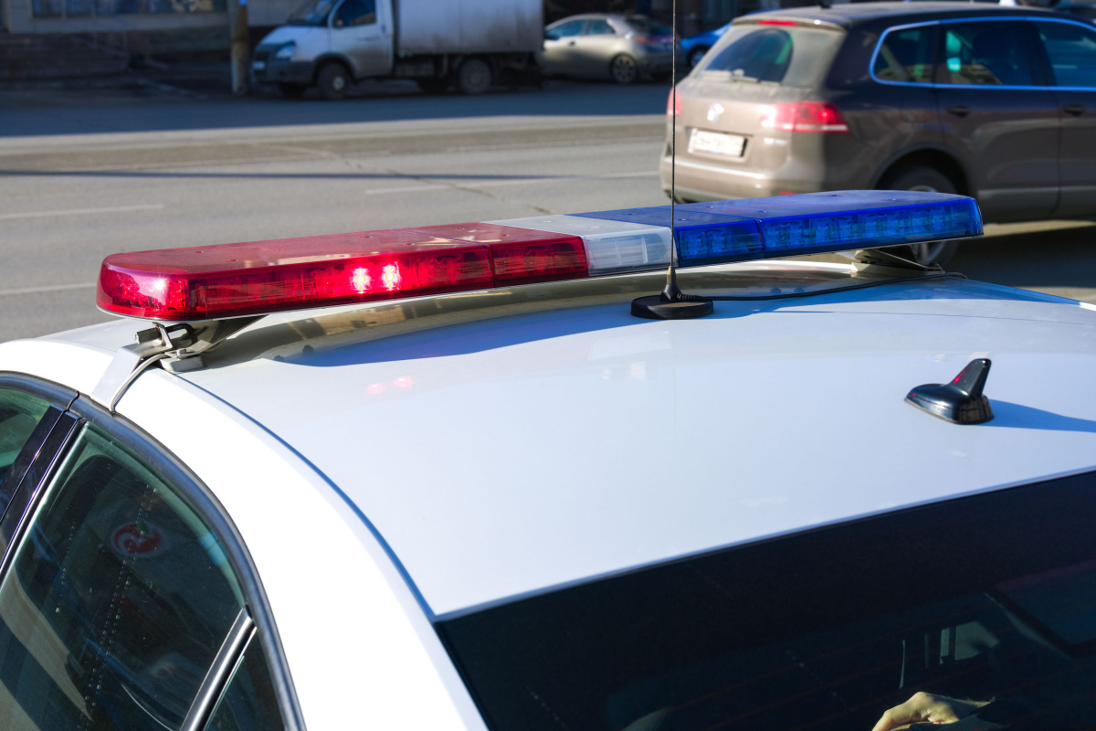 Сотрудники ДПС в Еманжелинске поздравили с днём рождения шестилетнего поклонника*