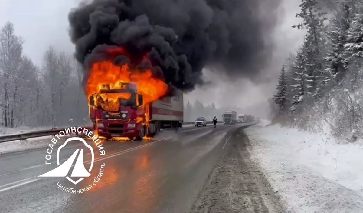 Фура загорелась на трассе М5 в Челябинской области*