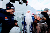 Семья Текслер побывала в ледовом городке Челябинска