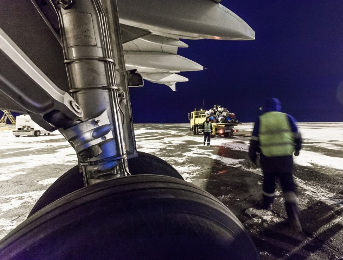 Экс-работников аэропорта Челябинска осудили за укатившийся самолет с пассажирами*1