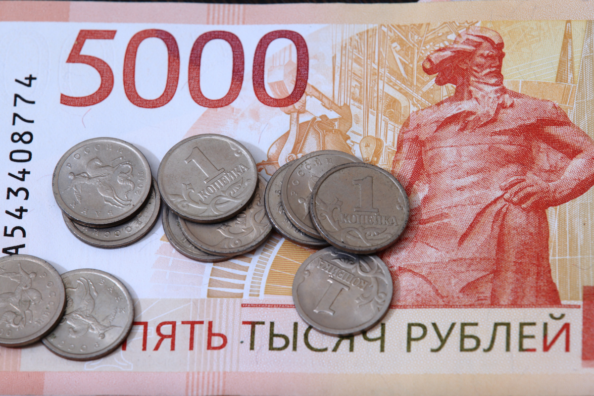 Челябинцам назвали профессии, с которыми можно забыть о среднем классе*
