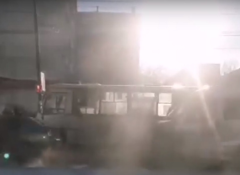В Челябинске пассажирка маршрутки пострадала в ДТП со столбом