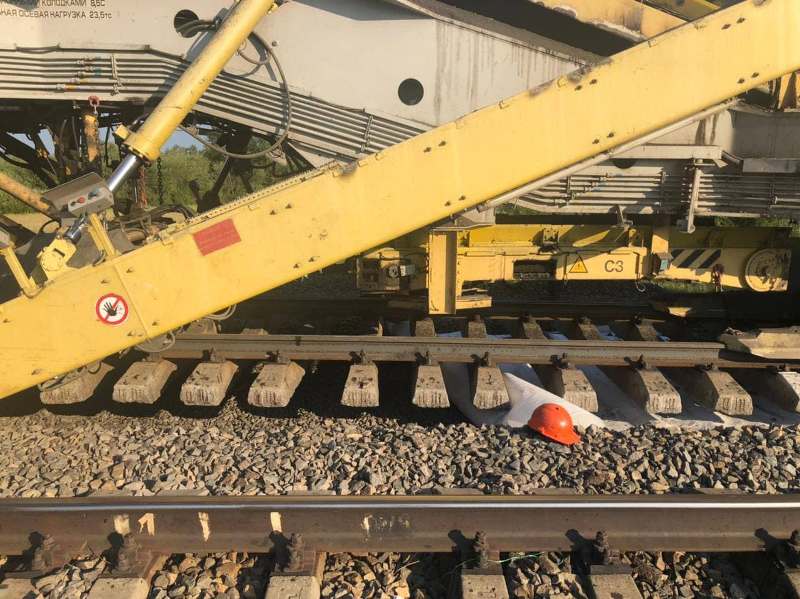 В Челябинской области железнодорожник попал в больницу после наезда поезда