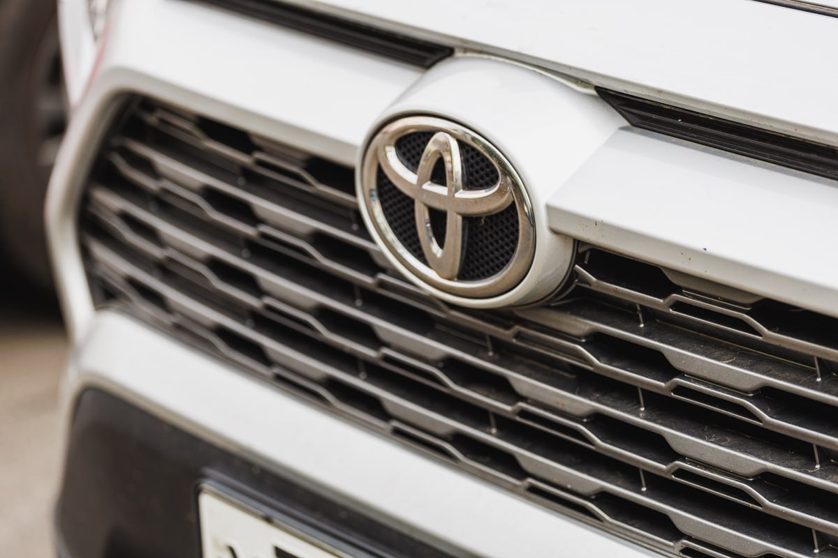 Водитель Toyota сбил подростка рядом с гимназией в центре Челябинска*1