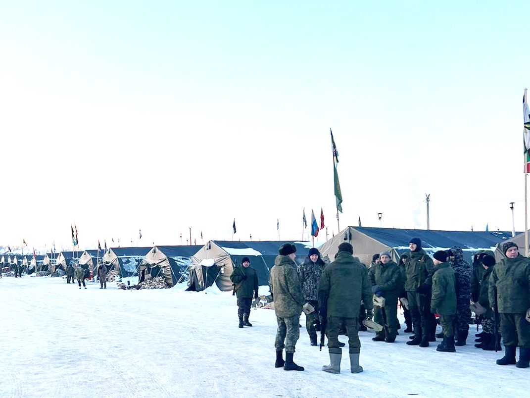 Депутаты согрели студентов на военном полигоне в Чебаркуле