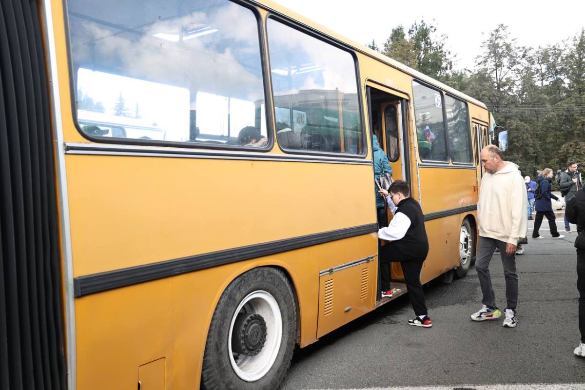 Всем дали порулить: в Челябинске проходит Фестиваль общественного транспорта*1